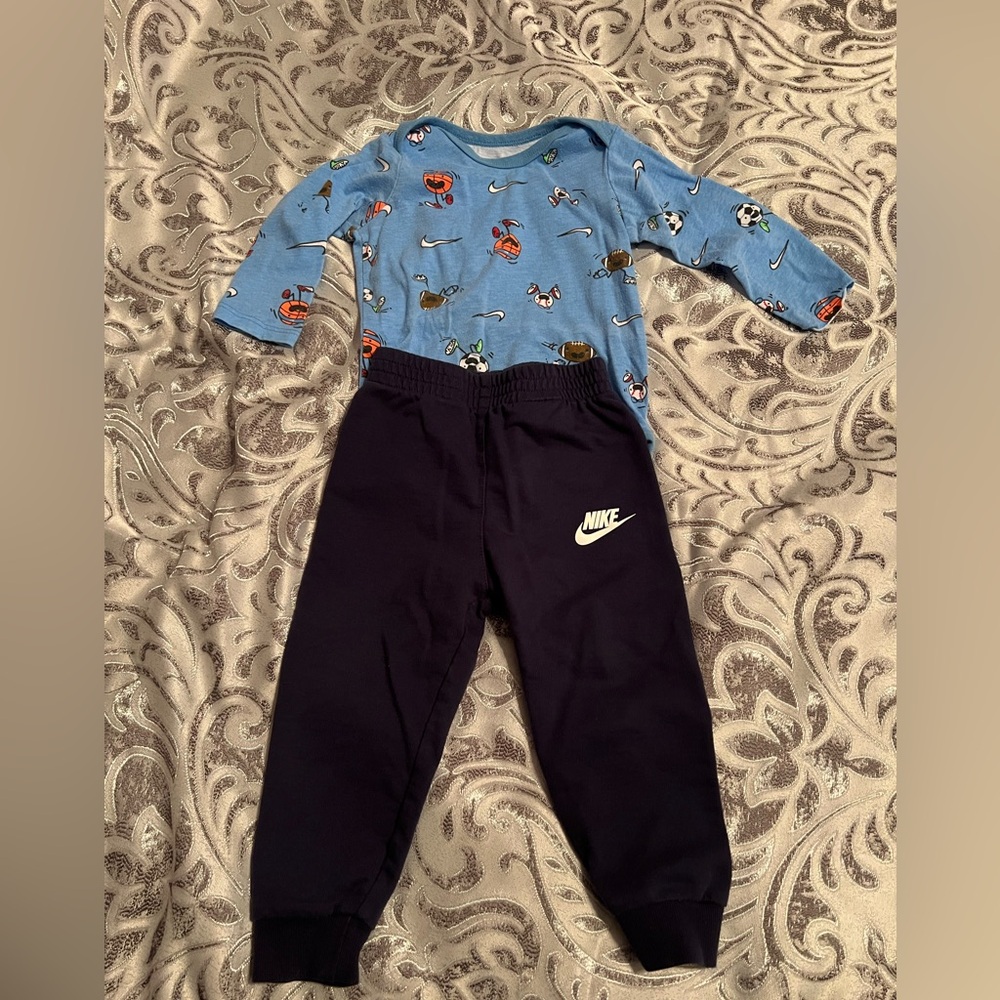 Nike 18 month old long sleeve onesie! Great condition!